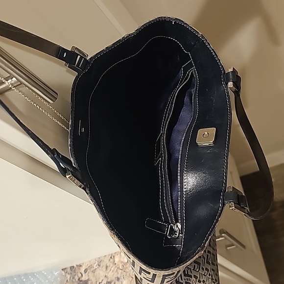 ***SOLD!!*** Fendi Zucca Totebag! COA included - Picture 11 of 13